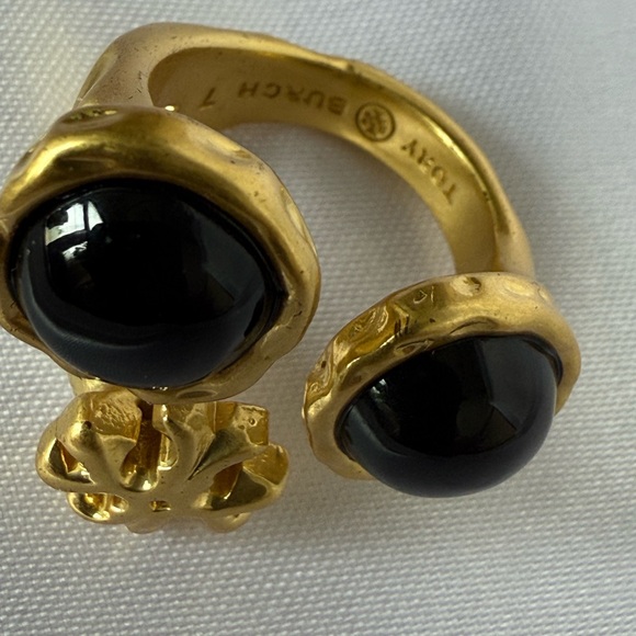 ❌PRIZE DROP ❌NWT TORI BURCH /BLACK ROXANNE LOGO GOLD/BLACK STONE RING. - Picture 12 of 13